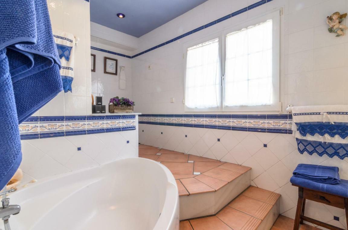Habitaciones En Casa Centrica Con Piscina Almuñécar Eksteriør bilde